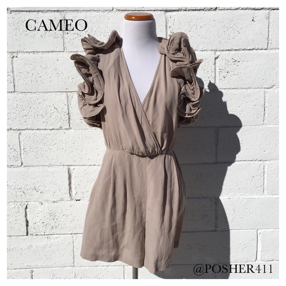 CAMEO ROMPER - Picture 2 of 7